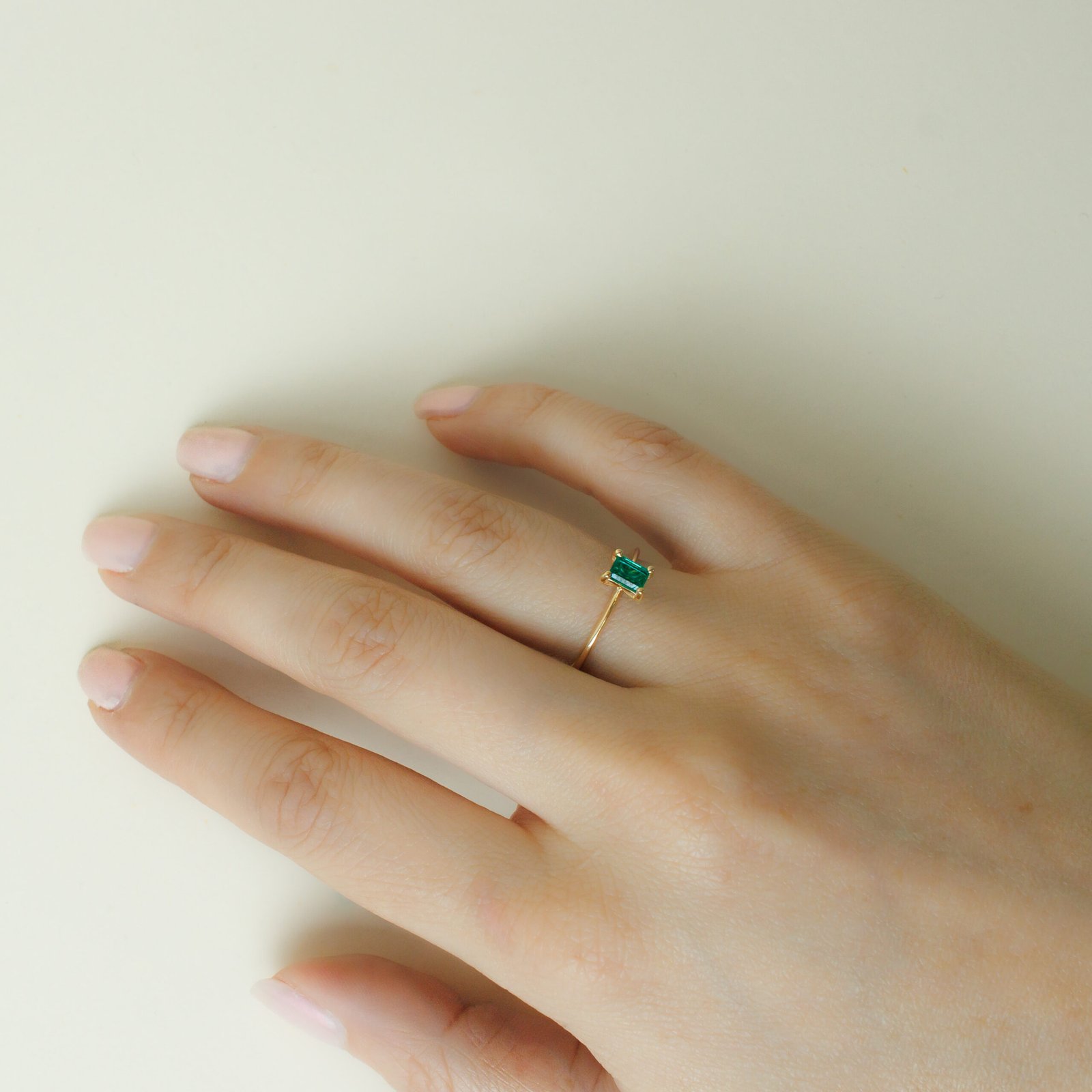 Anillo en Oro Amarillo de 18k con Esmeralda Genuina Corte Rectangular AN2458 - Imagen 5