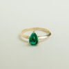 Anillo oro amarillo Esmeralda 0,68 cts, talla gota AN2459