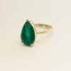 Anillo en Oro Amarillo de 18k con Esmeralda Natural Colombiana Talla Gota M-AN08
