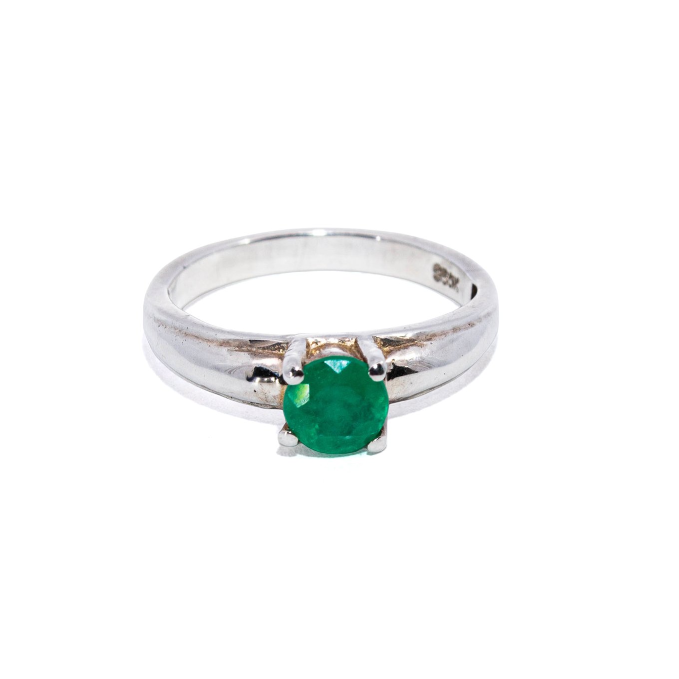 Anillo en Plata con Esmeralda Talla Redonda - AN004